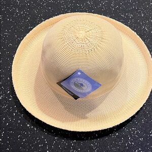 Yellow wallaroo packable Victoria